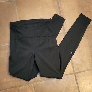 Luluemon black leggings Sz 4 Swift Speed ??